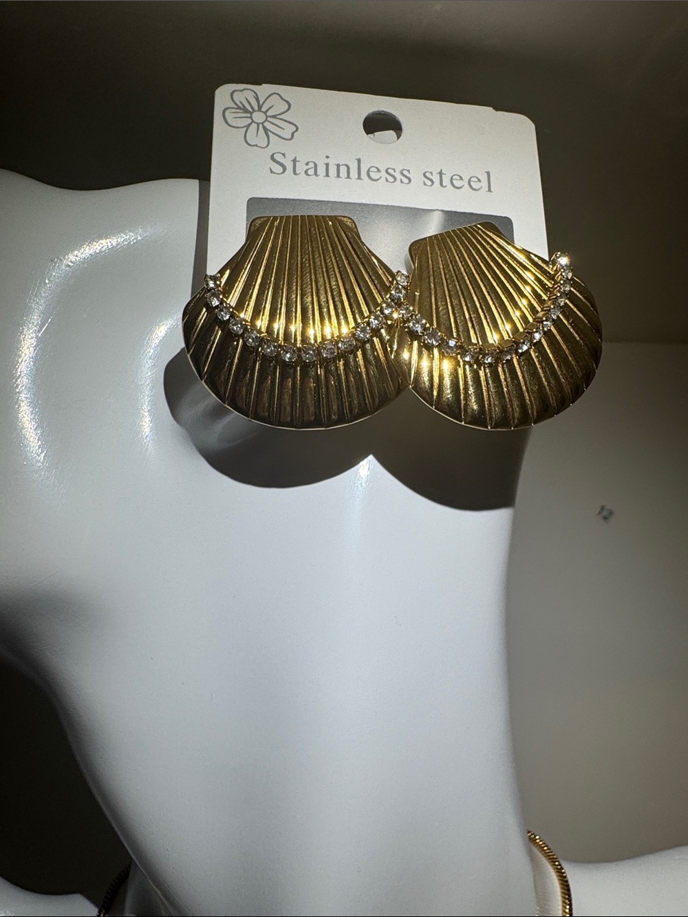 Fashion Jewelry Gold Shell Fan Earrings with Crystal Row